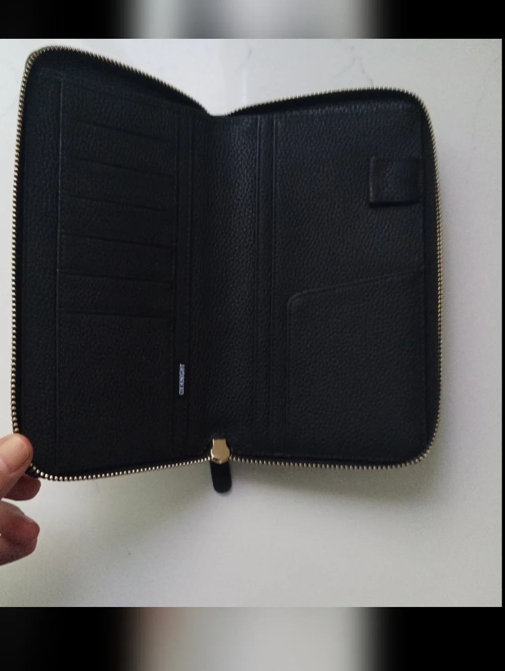 Black Zippered Leather Travel Wallet / agenda